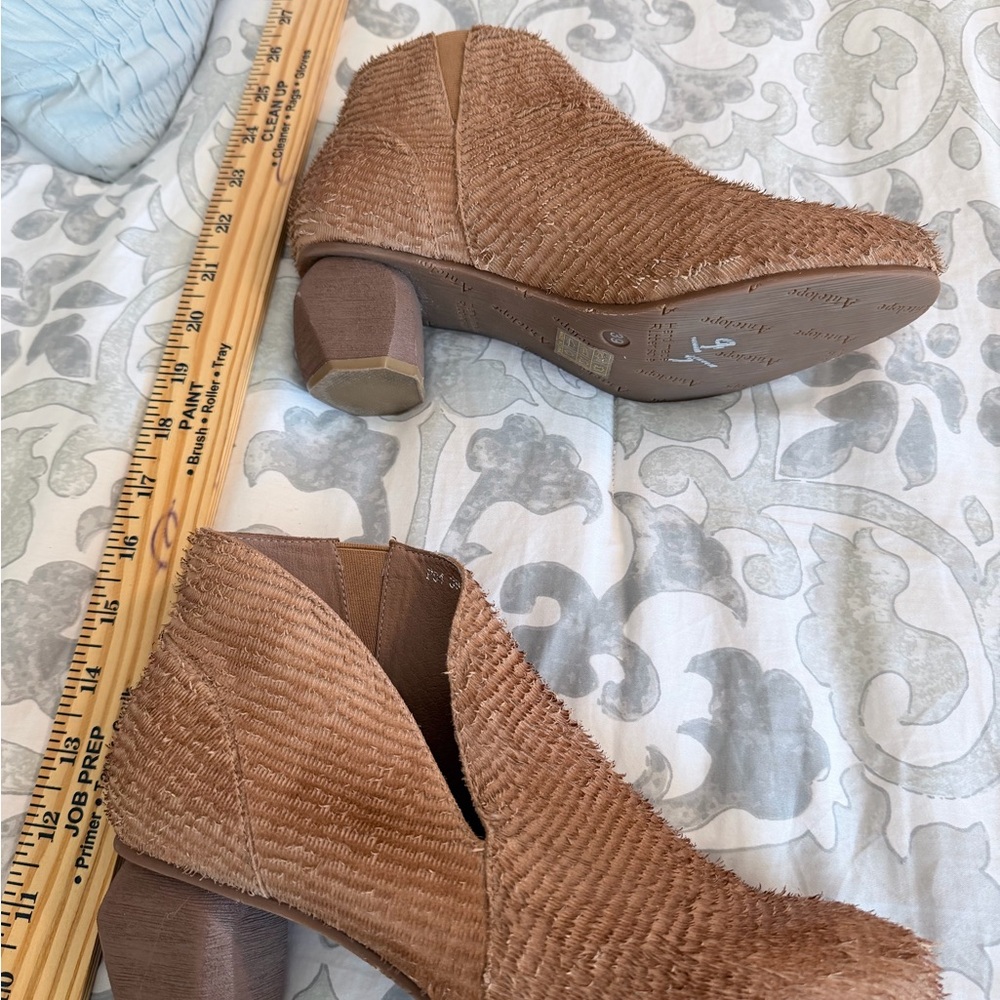 Antelope Peri Ankle Booties - Picture 5 of 16